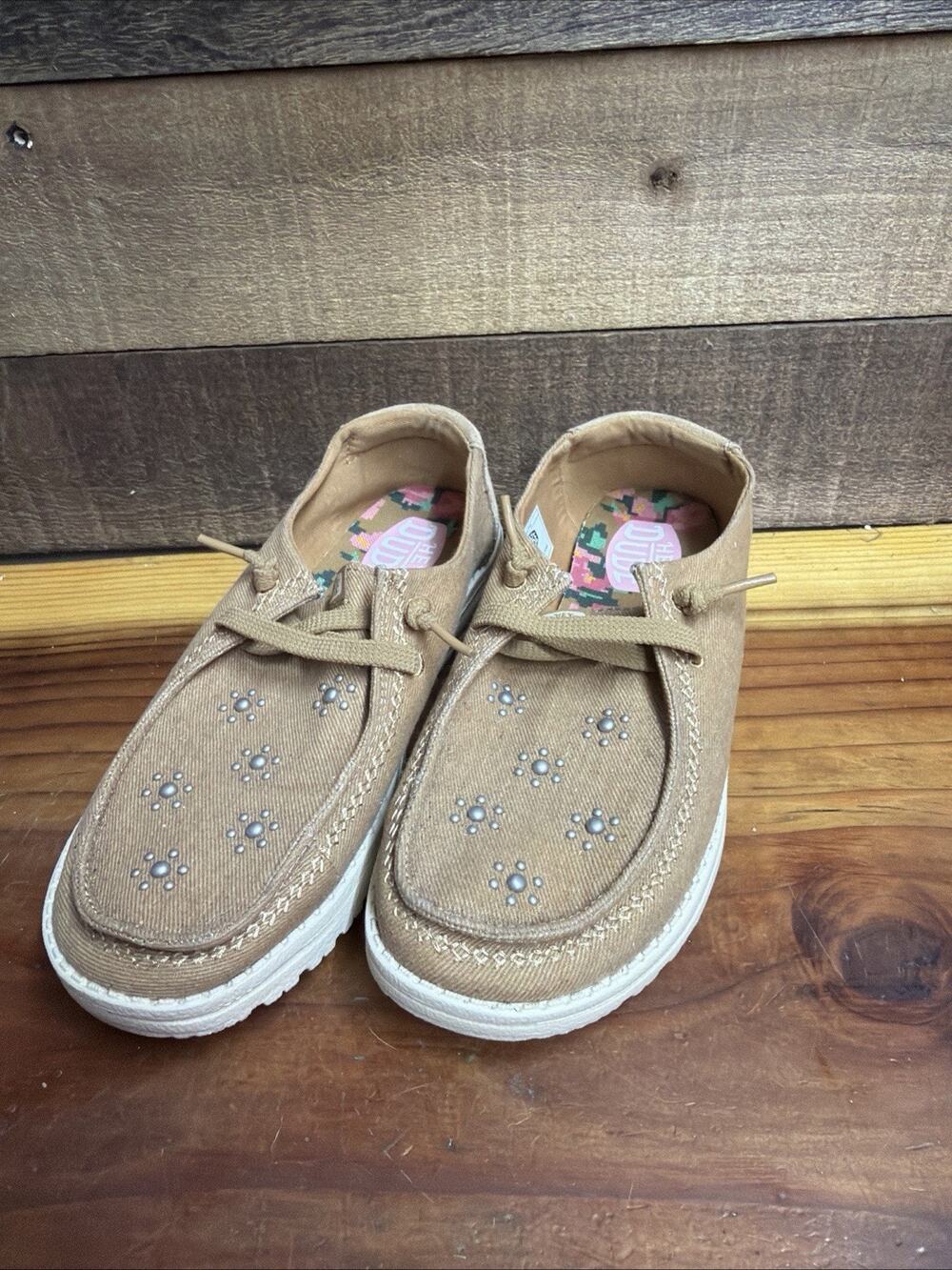 Hey Dude Wendy Star Studded Brown Tan Women's Size 9